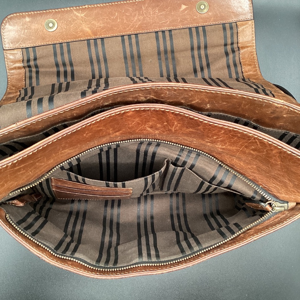 Distressed Leather messenger Bag Marked Frye - Picture 4 of 12